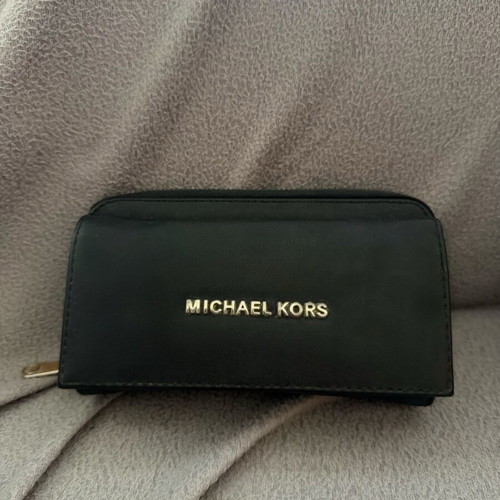 Michael Kors large trifold wallet like new, black