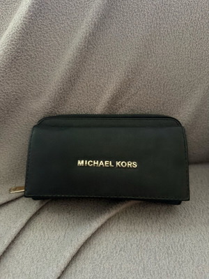 Michael Kors large trifold wallet like new, black