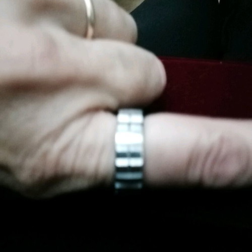 Elastic metal ring like new, silver color