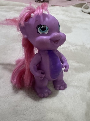 Kids figure toy used, in bad condition