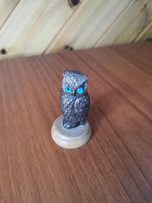 Bronze owl used