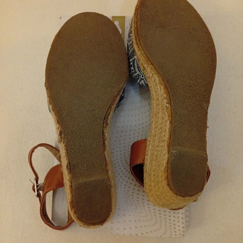 Mustang espadrilles with blue and turquoise leaf pattern like new, size 37