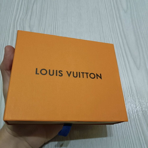LV storage box like new with optional wallet