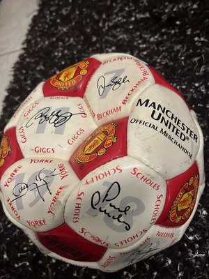 Manchester United 2001-2002 ball used with authentic signatures