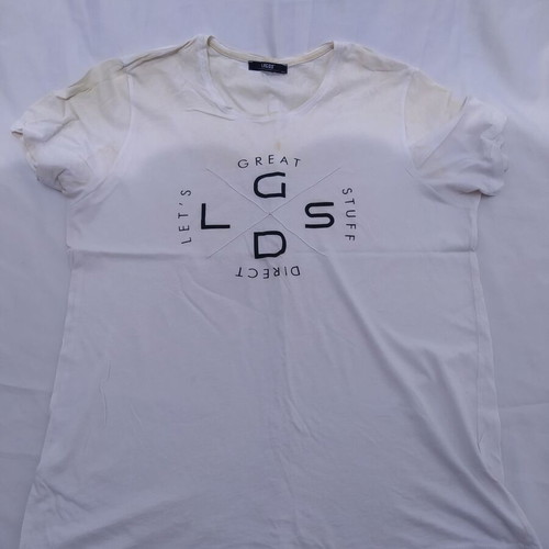 Men's t-shirt used, white, size XL with marks