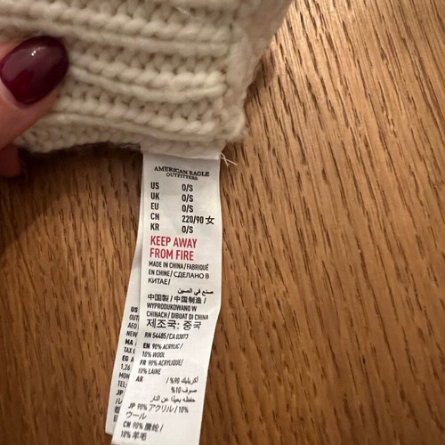 American Eagle gloves used, white and beige