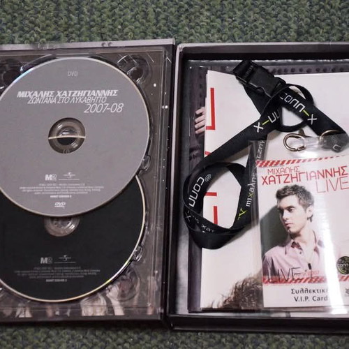 Large CD case like new with 14 CDs and 2 hands free gifts