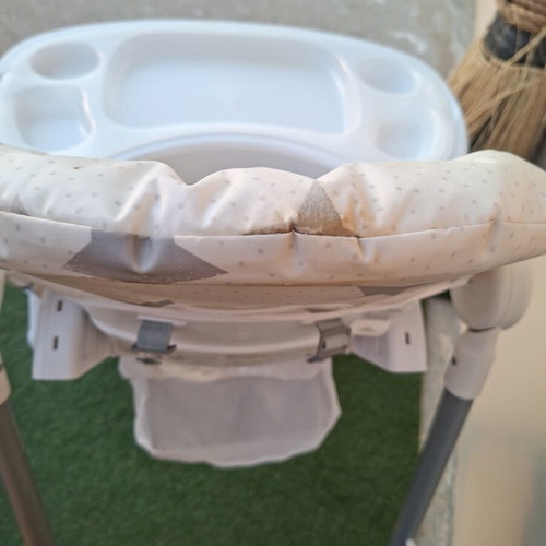 Baby high chair like new with removable tray