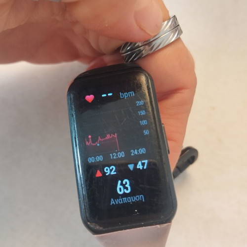Honor Band 6 1.47" smartwatch like new with extra charger and strap