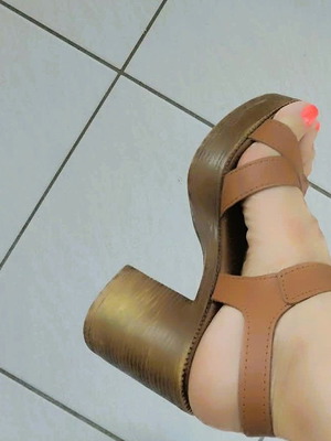 Harris camel leather sandals size 40 used, platform heel