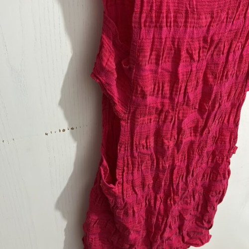 T-shirt used, red and pink