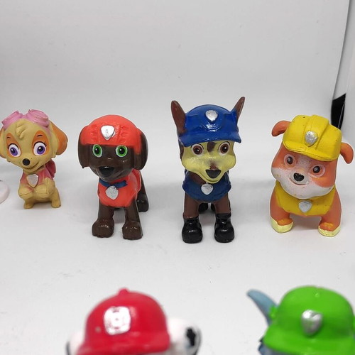 Paw Patrol collectible set of 12 figures like new