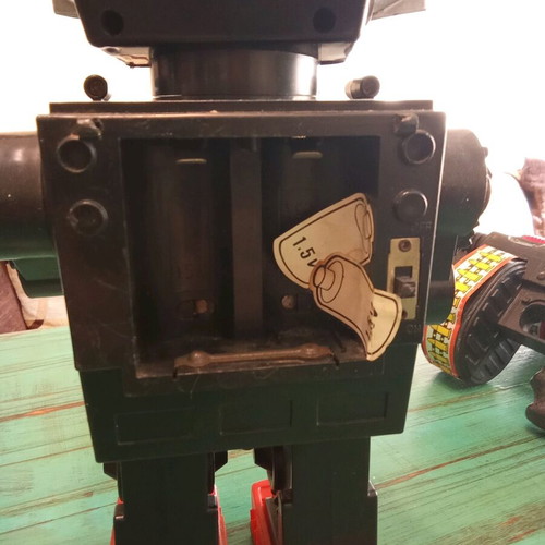 Plastic robots used, pack of 2, non-functional