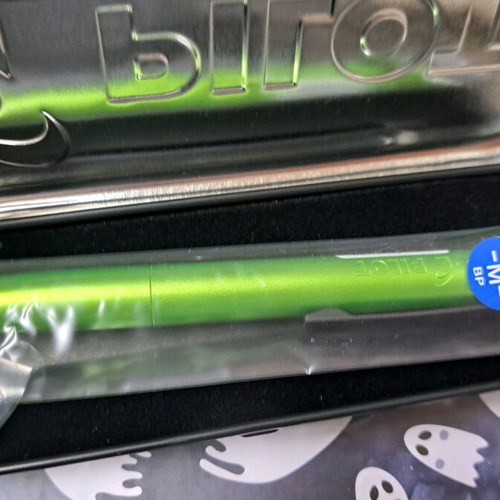 Pilot pen set with metal case and Miquelrius binder with 100-sheet pad new