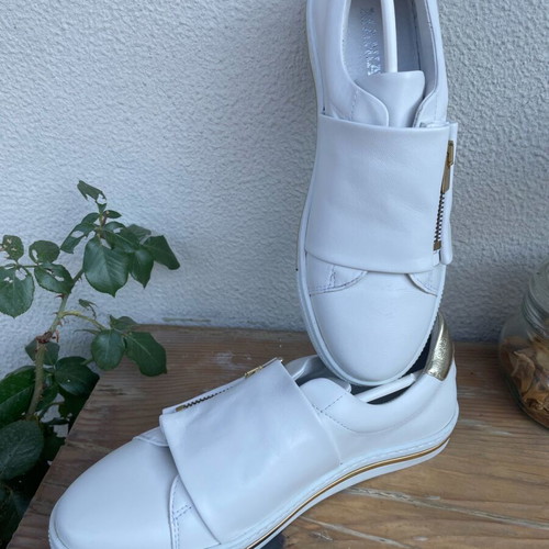Mania white sneakers like new with gold details, size 38