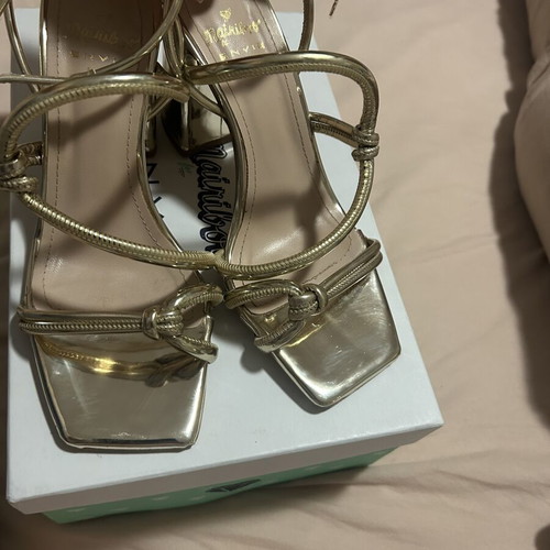 Mairiboo for Envie gold sandals size 37 like new