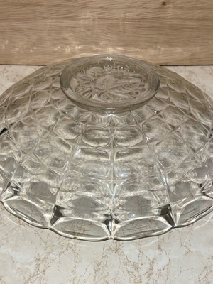 Glass fruit bowl large like new