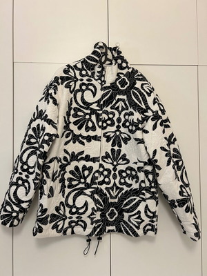 Zara μπουφάν ελαφρύ καπιτονέ με τύπωμα, μέγεθος Small, σαν καινούργιο