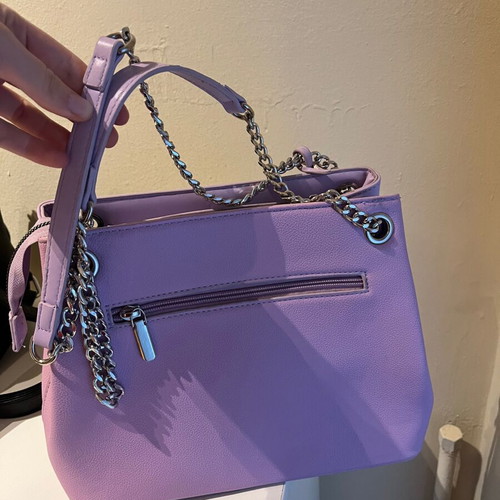 Lilac shoulder bag like new with silver chain