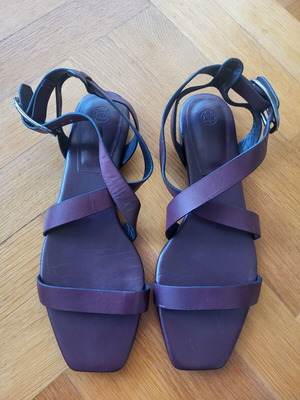Massimo Dutti brown flat women's sandals, size 39