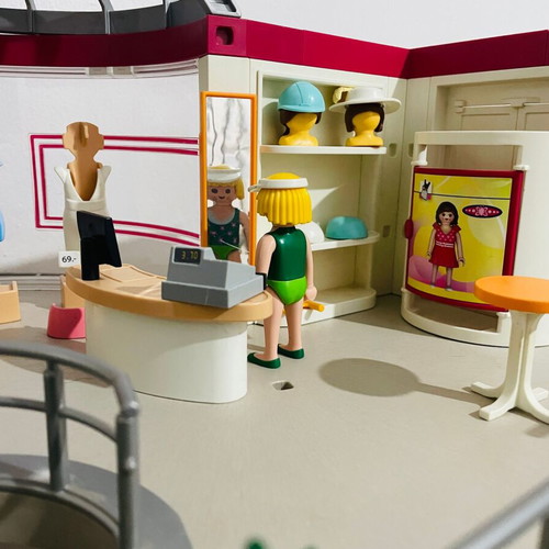 Playmobil 5485 City Life Shopping Mall used with elevator and figures