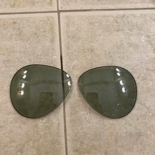 Linda Farrow Luxe oversized aviator sunglasses like new, gold