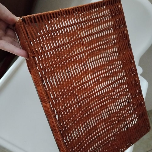 Woven serving tray like new, synthetic rattan with metal frame