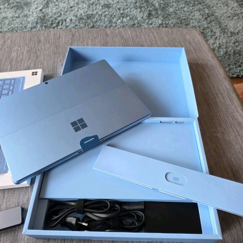 Microsoft Surface Pro 11 13" 120Hz OLED touchscreen, like new, 16GB RAM, 2TB SSD