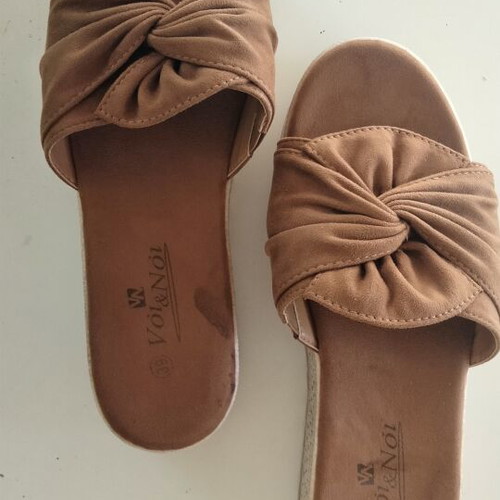 Voi & Noi Suede Platform Sandals size 39 new, camel