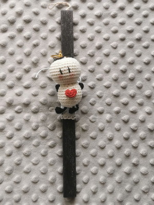 Candle with crocheted Bigli Migli keychain made to order