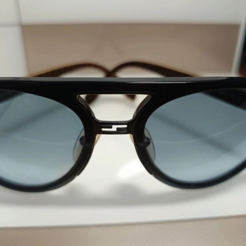 Fendi sunglasses new, black and brown