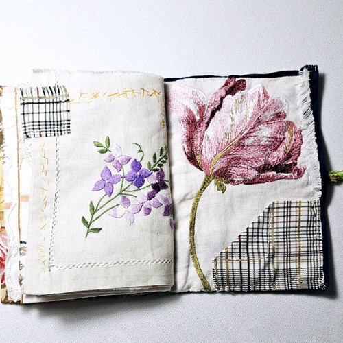 Handmade fabric needle and thread book pouch like new