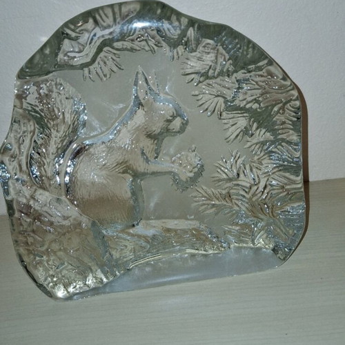 Kosta Boda decorative paperweight like new with squirrel design