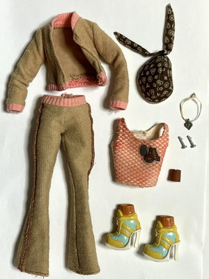My Scene Barbie Hangin Out Doll Accessories set like new