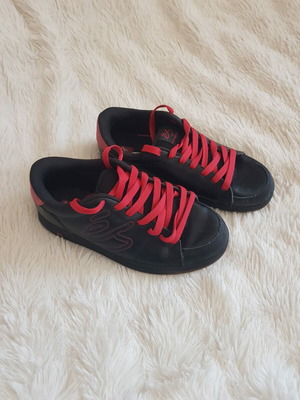 Es Skateboarding Accel ανδρικά sneakers σαν καινούργια, μαύρα και κόκκινα, μέγεθος 40