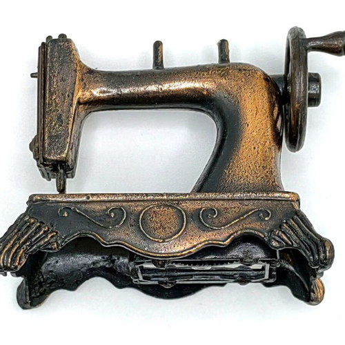 Vintage Diecast Sewing Machine Pencil Sharpener new in original box