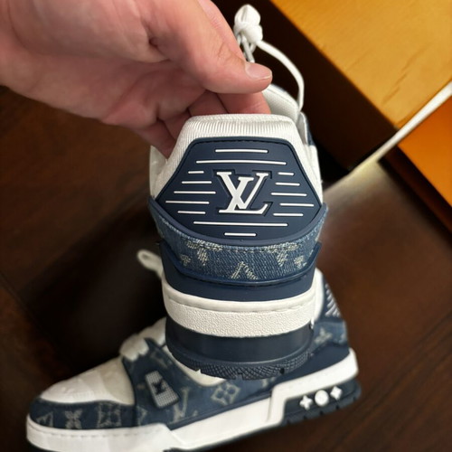 Louis Vuitton sneakers like new, size 40, blue