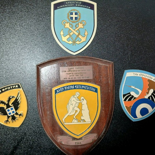 Military commemorative plaques used