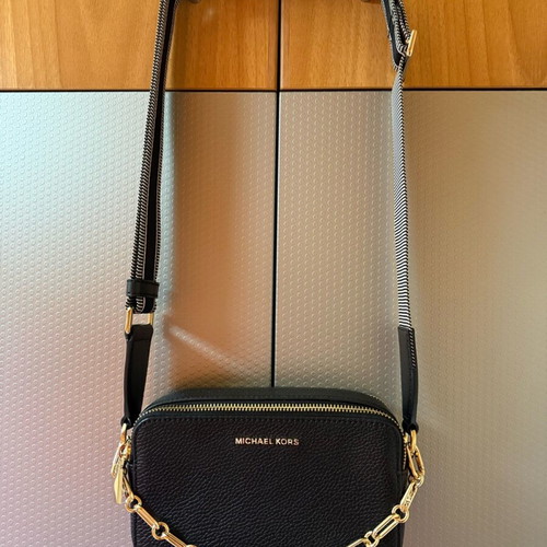 Michael Kors black pebbled leather crossbody bag like new
