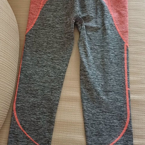 Women's sports tops set with capri leggings used, size S/M