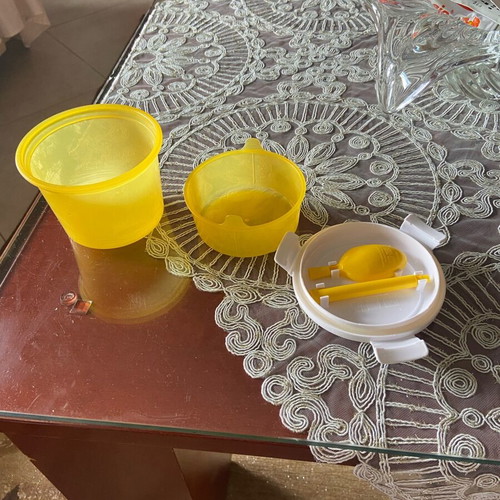 Children's lunchbox like new with built-in spoon