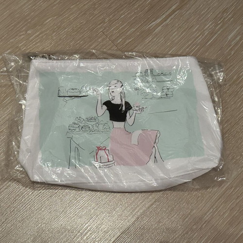 Clarins white bag with zipper new