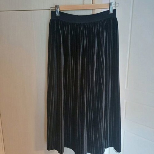 Wardrobe with 5 dresses, 3 skirts and Zic Zac coat like new