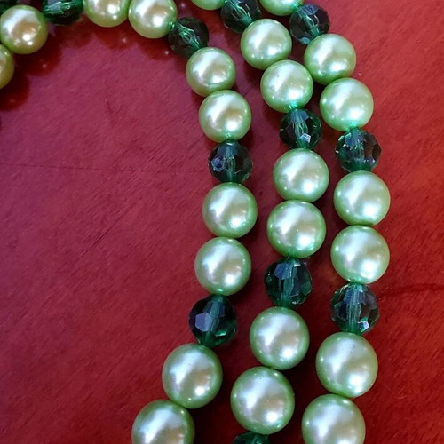 Vintage necklace with green faux pearls and crystal beads like new