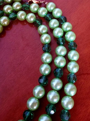 Vintage necklace with green faux pearls and crystal beads like new