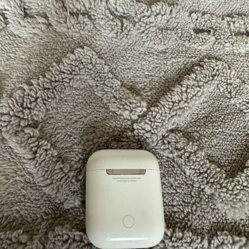 AirPods gen 1 like new with charging cable