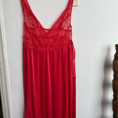 Leilieve negligee nightdress new, size Small, red tulle and lace