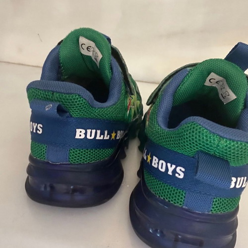 Bull Boys athletic shoes used with lights, size 28, green