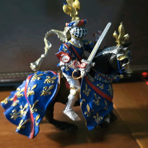 Figures horses and knights like new, decorative plastic