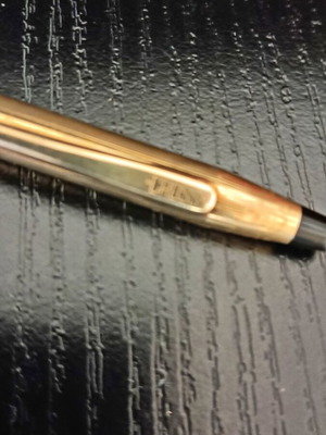 Cross gold pen used